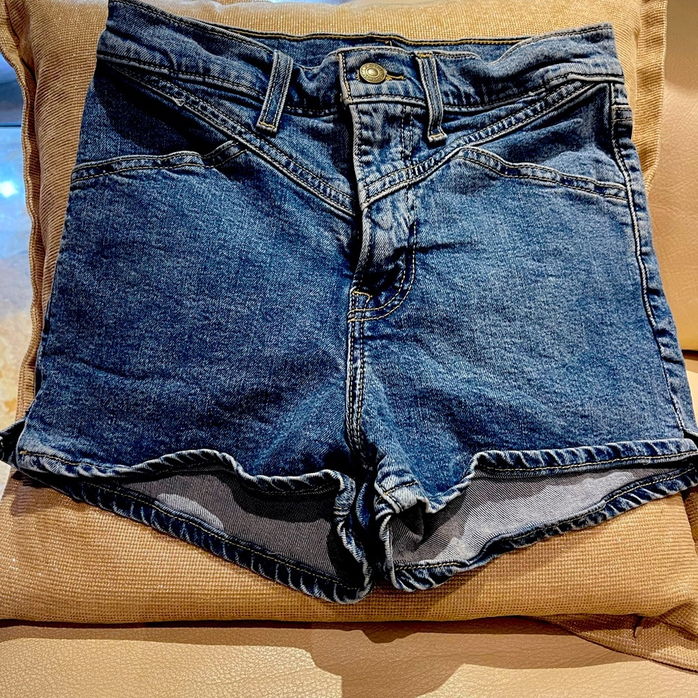 Levi’s denim short size 27